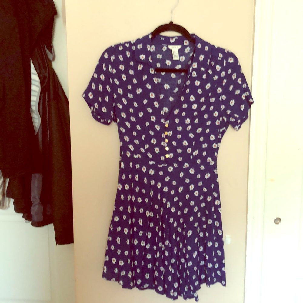 Short blue dress .